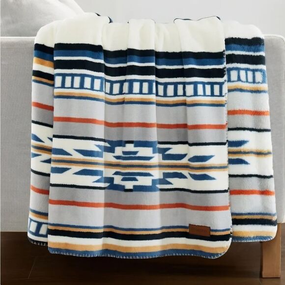🔸️NWT Pendleton "Saltillo Stripe" Plush Throw Blanket - Picture 1 of 11